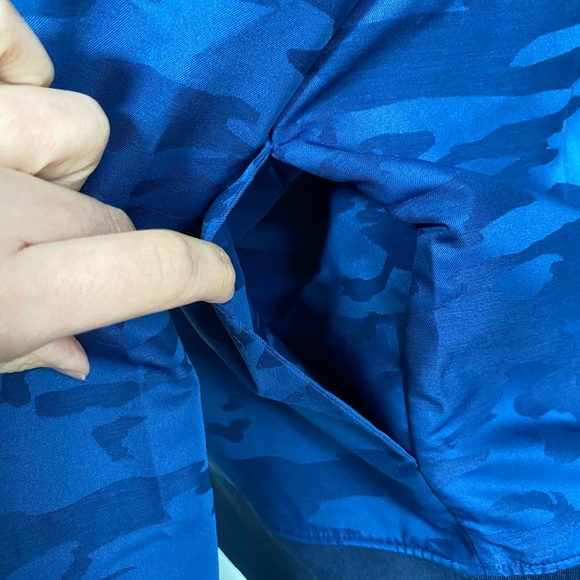 New Balance Women's Determination Reversible Jacket - Picture 7 of 16